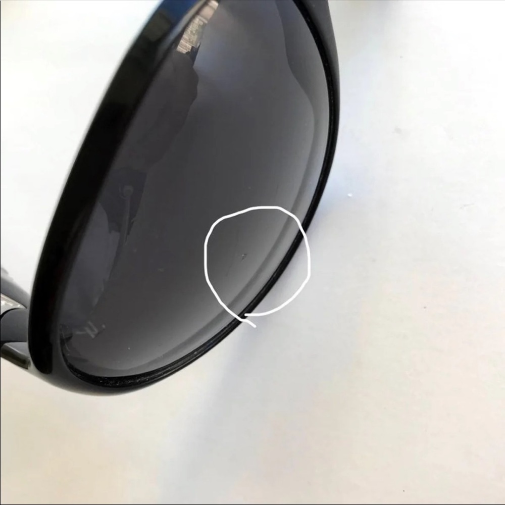 Louis Vuitton Iris PM Sunglasses - Picture 4 of 7